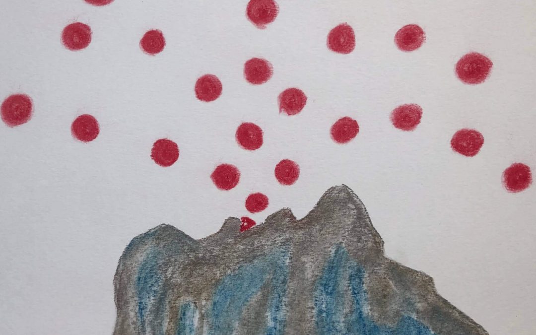 Mujer de habla de perlas rojas